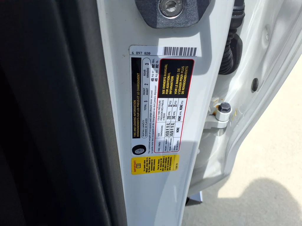 Used 2019 White BMW sDrive30i image 37