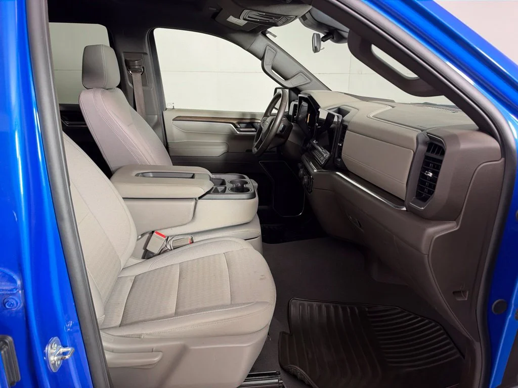 Used 2025 Blue Chevrolet LT image 18