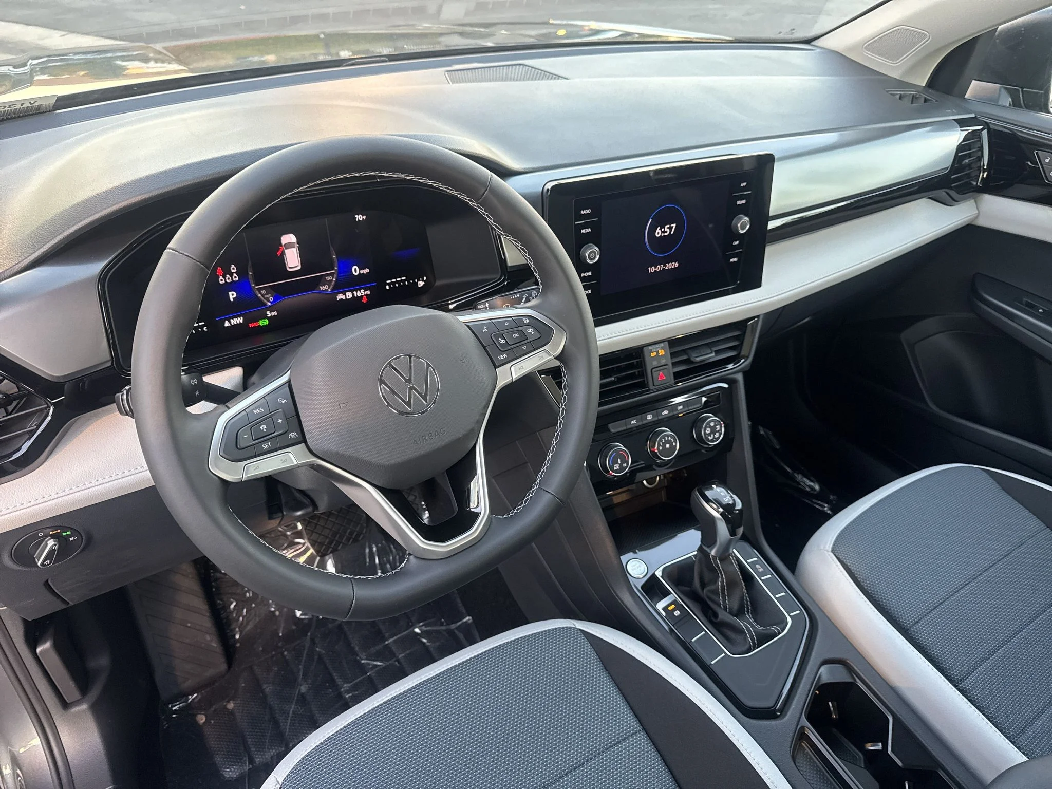 New 2027 Platinum Gray Metallic Volkswagen S image 15