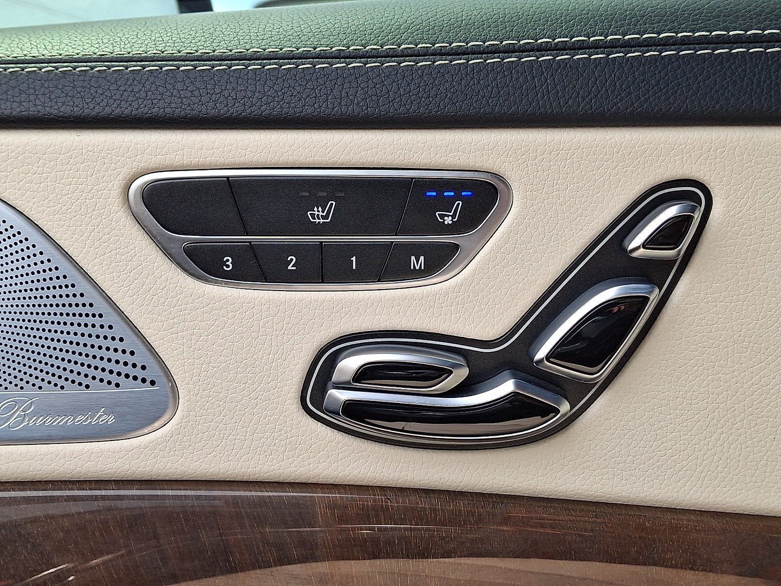 Used 2015 Black - 040 Mercedes-Benz  image 25