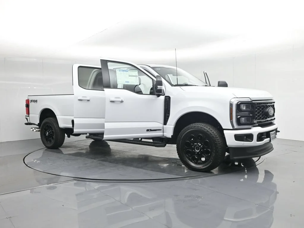 New 2026 Oxford White Ford Lariat image 36
