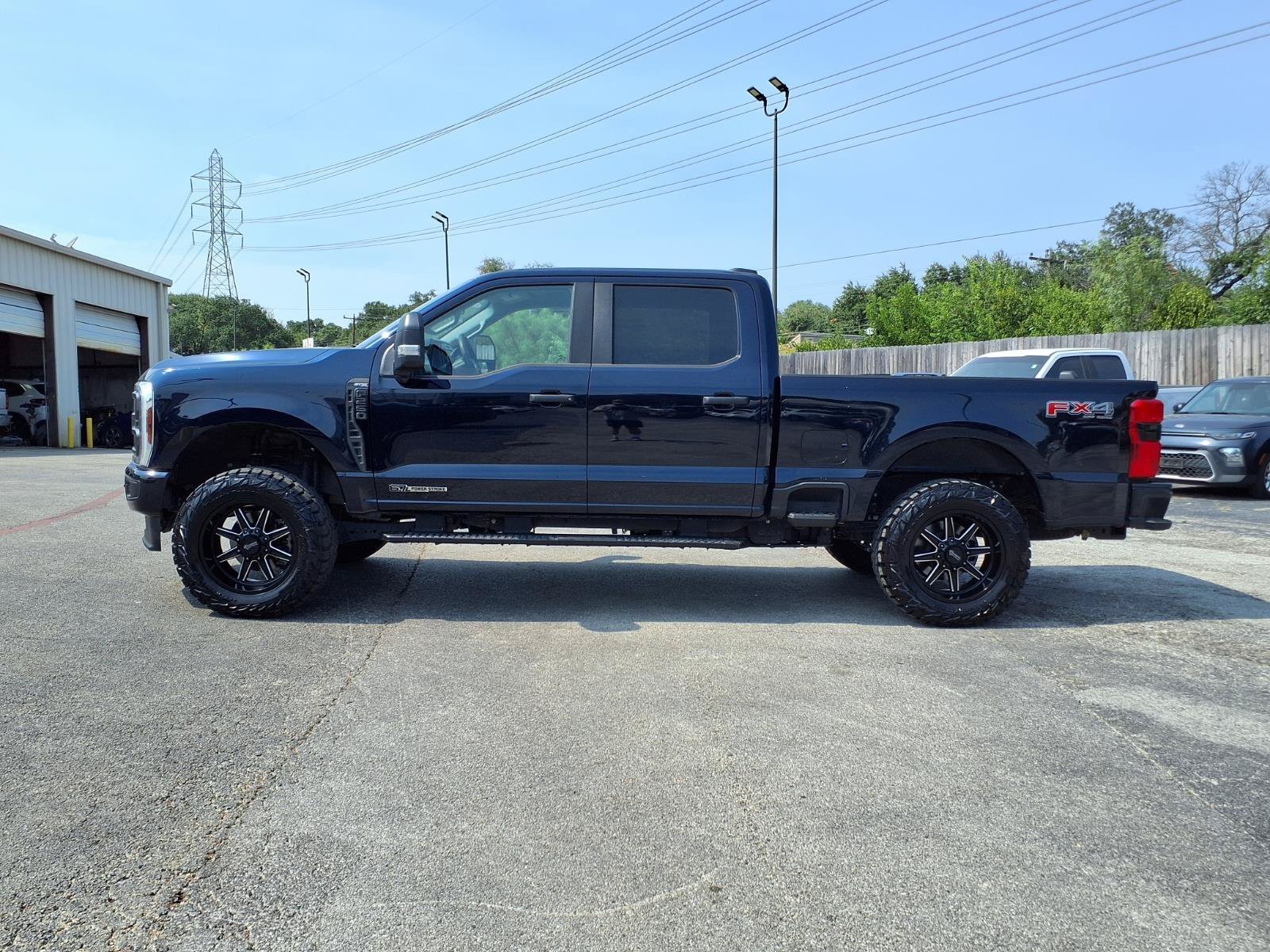 Used 2025 Blue Ford XL image 8