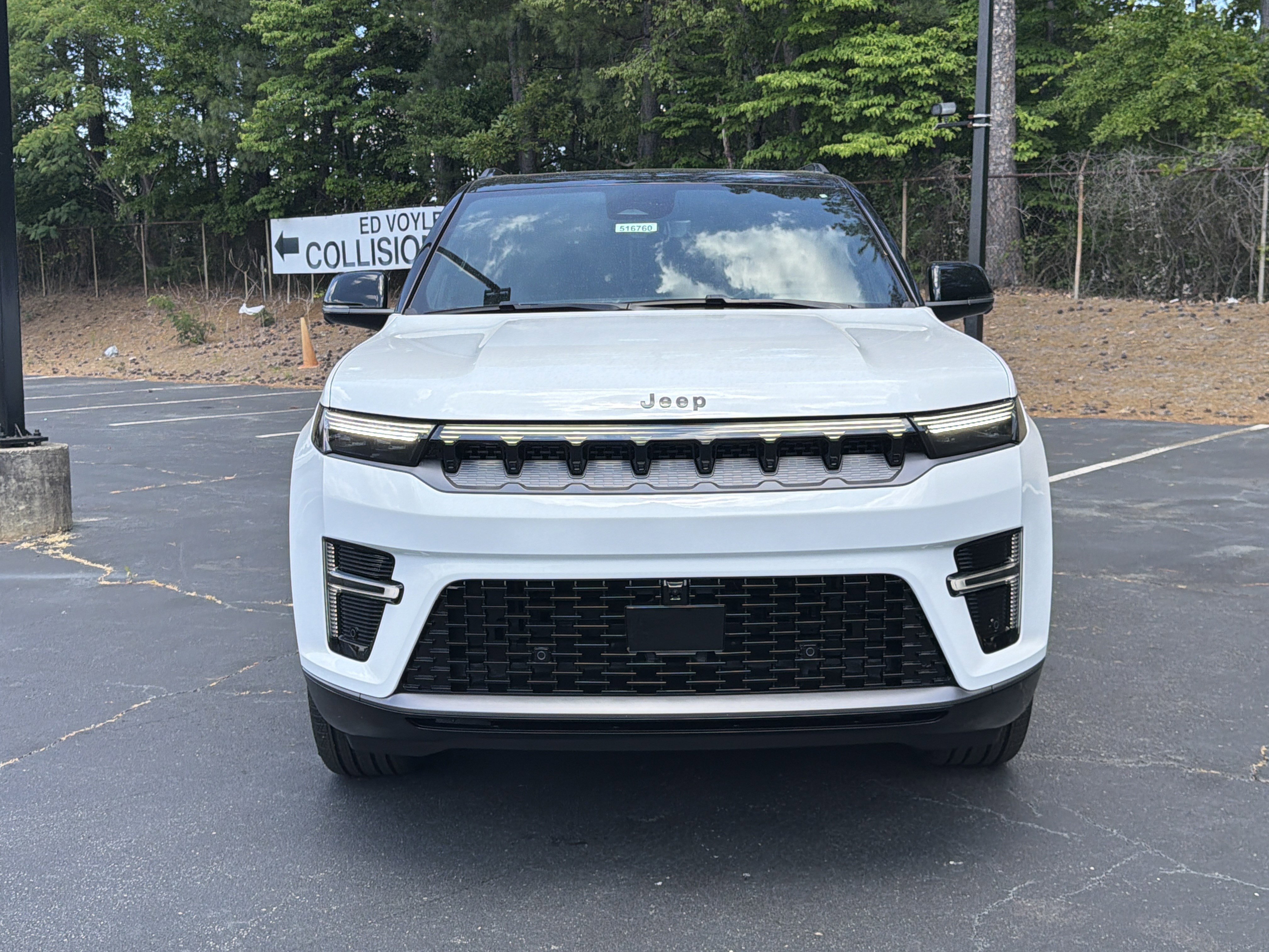 New 2026 Bright White Clear-Coat Exterior Paint Jeep Summit Obsidian image 2