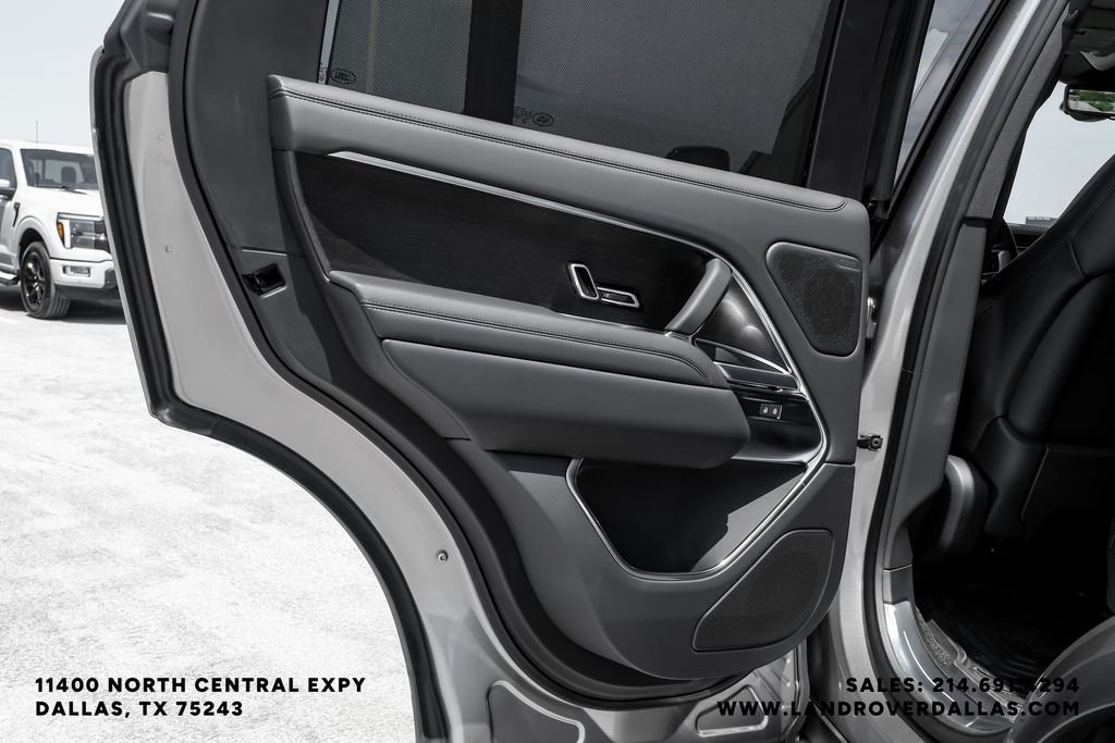 New 2026 1le Land Rover SE image 31