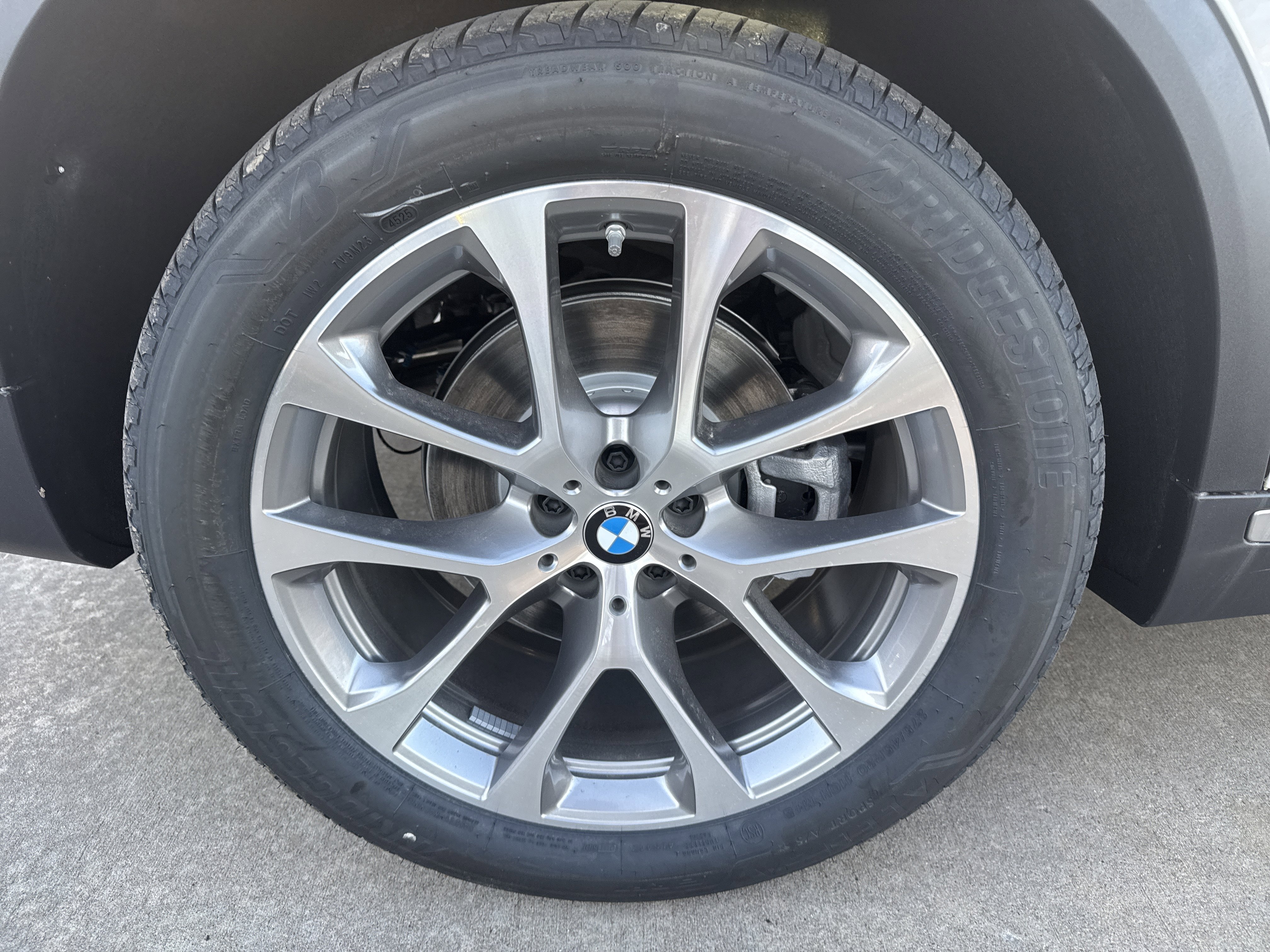 New 2026 0300 Alpine White BMW xDrive40i image 26