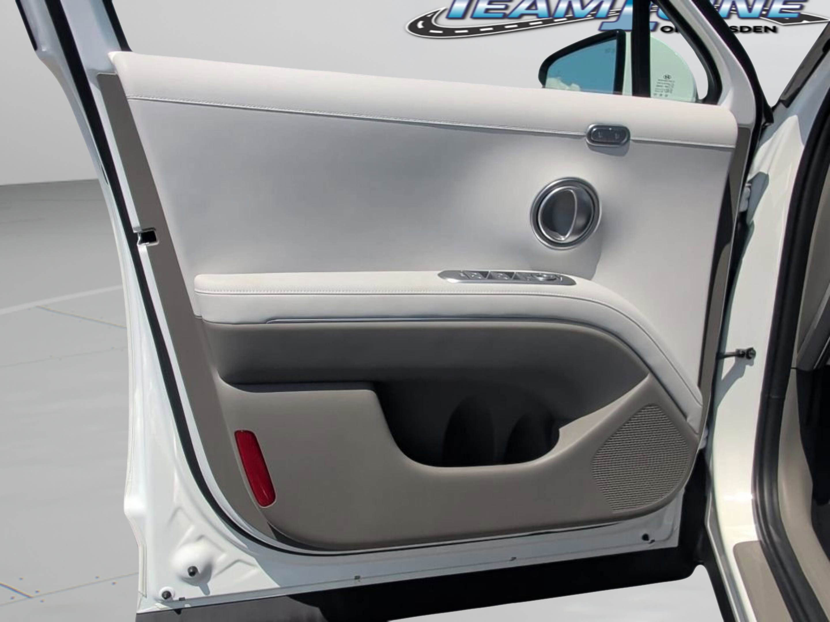 New 2026 Creamy White Pearl Hyundai Blue SEL Premium 7P image 18