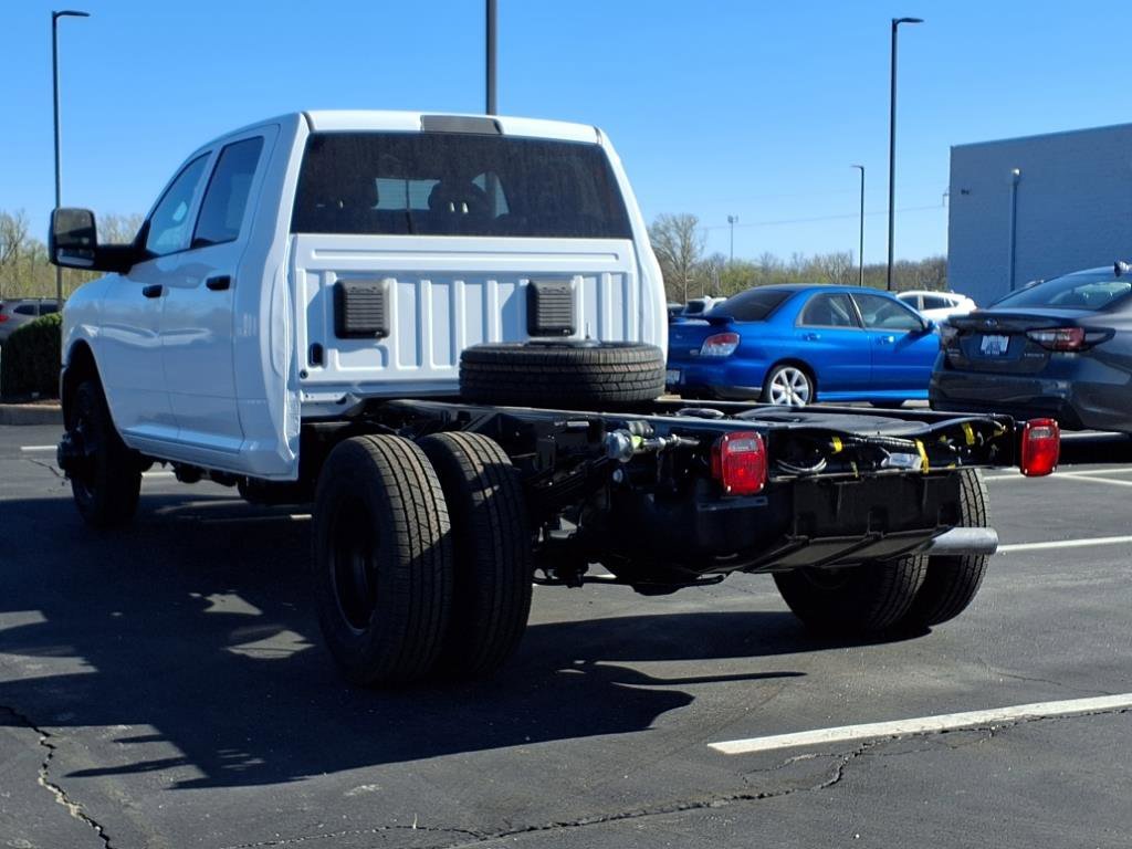 2025 RAM 3500 Chassis Tradesman - Photo 4