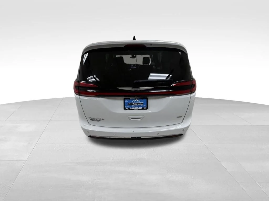 2024 Chrysler Pacifica Touring L - Photo 8