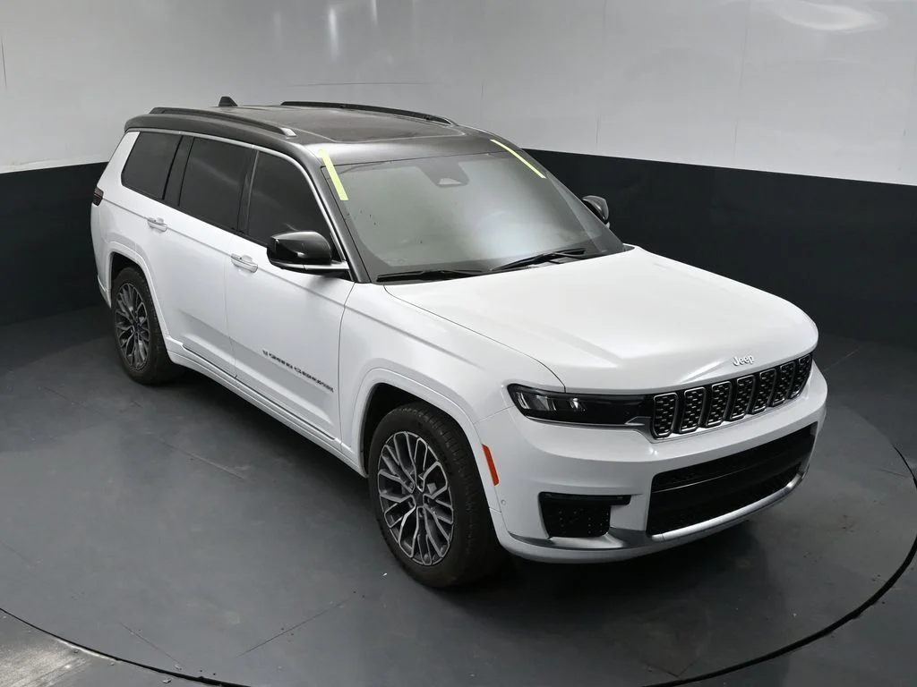 Used 2024 White Jeep Summit image 13