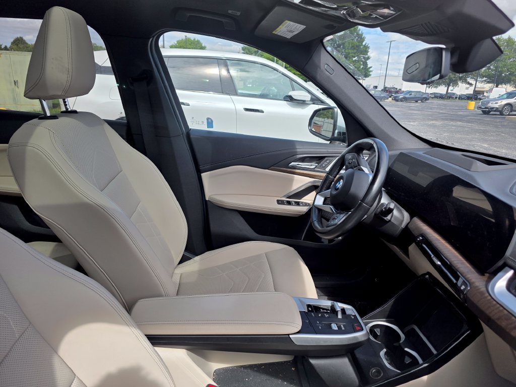 Used 2023 Blue Bay Lagoon Metallic BMW xDrive28i image 5