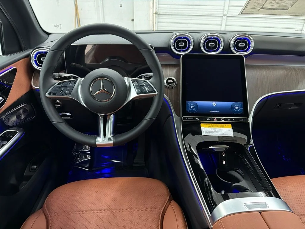 New 2027 White Mercedes-Benz GLC 300 image 25