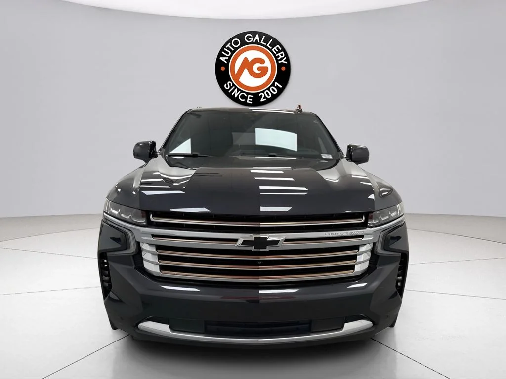 Used 2023 Gray Chevrolet High Country image 2