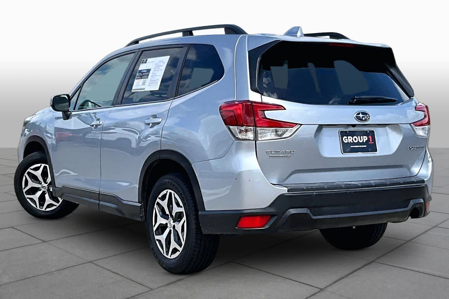 Used 2021 Ice Silver Metallic Subaru Premium image 11