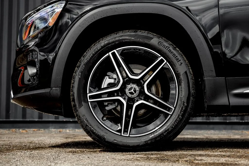 New 2026 Night Black Mercedes-Benz GLB 250 image 4