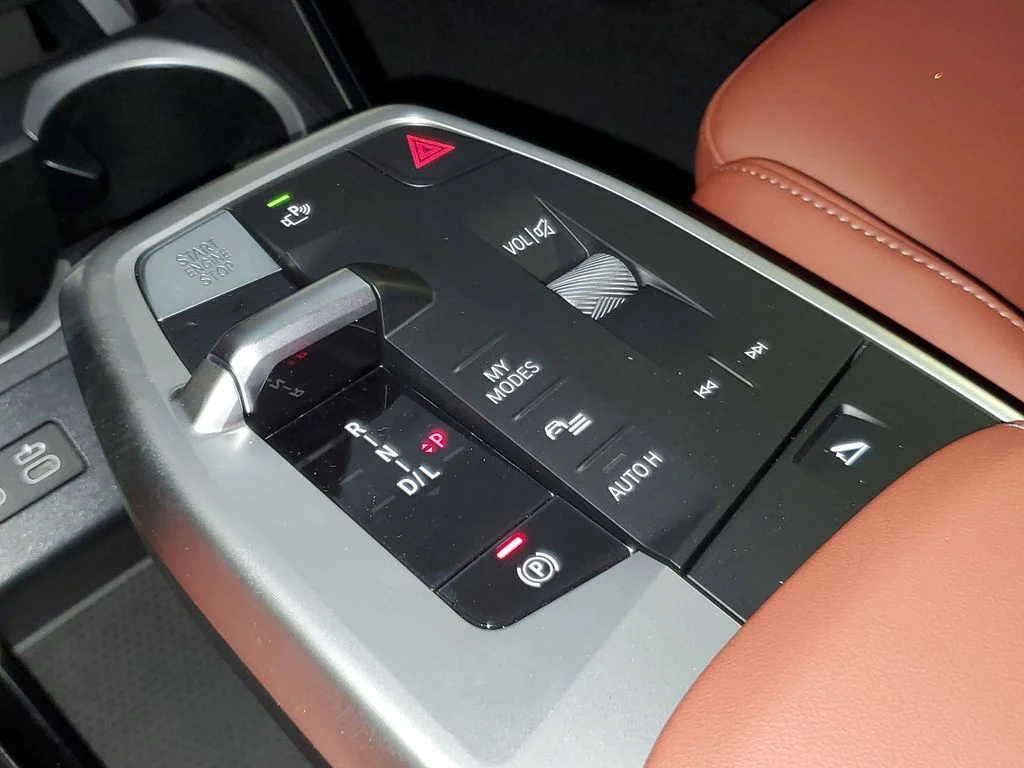 Used 2026 Mineral White Metallic BMW xDrive28i image 23