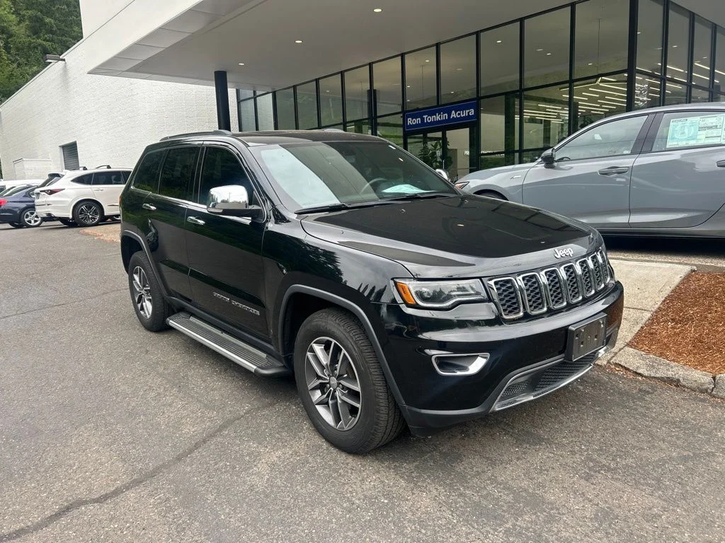 Used 2017 Diamond Black Crystal Pearlcoat Jeep Limited image 2