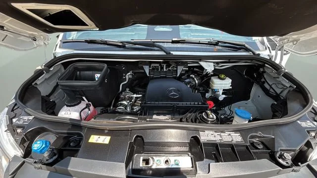 Used 2025  Mercedes-Benz NA image 32