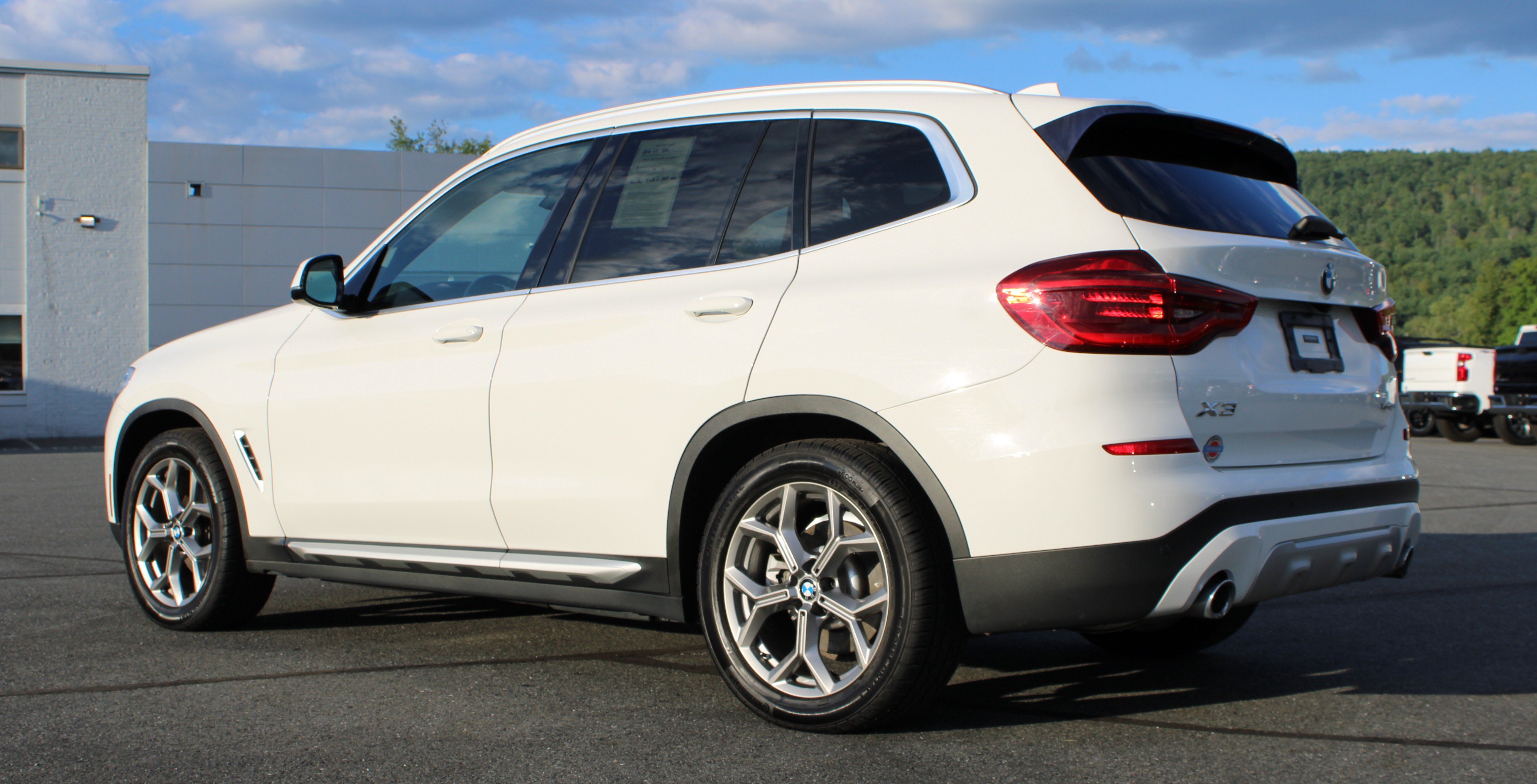 Used 2021 Alpine White BMW xDrive30i image 13