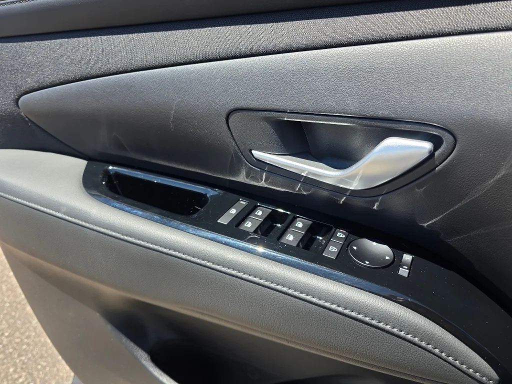 Used 2025 Serenity White Pearl Hyundai Limited image 16