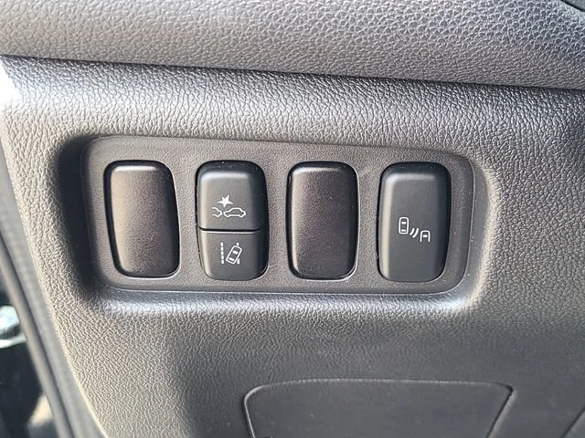 Used 2024 Silver Mitsubishi S image 18