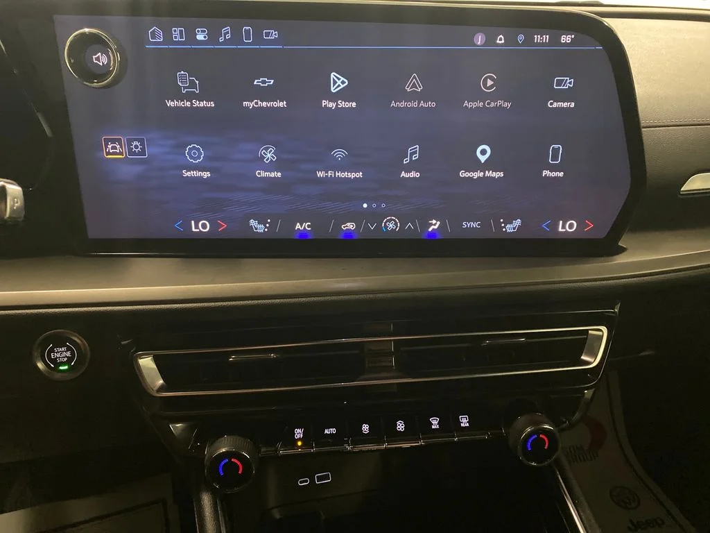 Used 2025 White Chevrolet LT image 22