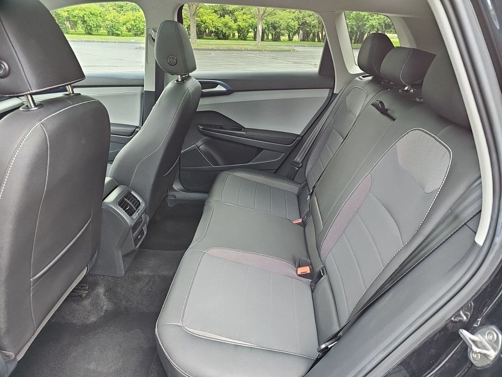 Used 2024 Black Volkswagen SE image 17