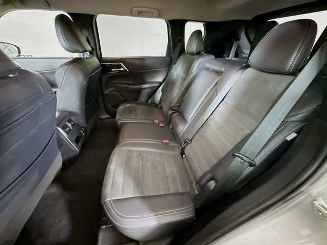 Used 2023 Alloy Silver Metallic Mitsubishi SE image 24