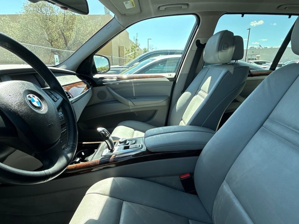 Used 2009 Space Gray Metallic BMW xDrive30i image 3
