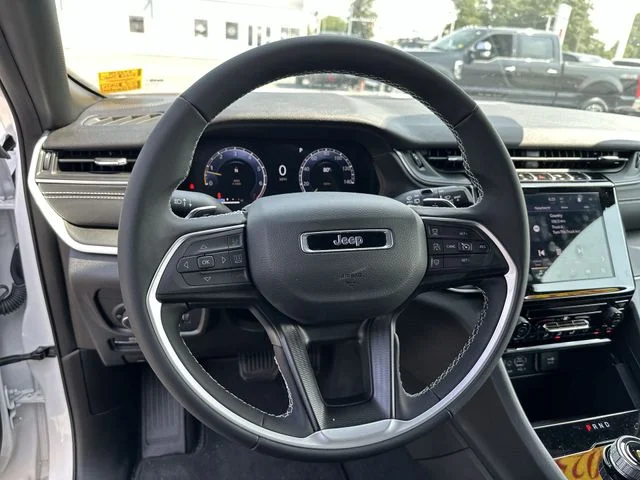 Used 2025 White Jeep Laredo X image 13