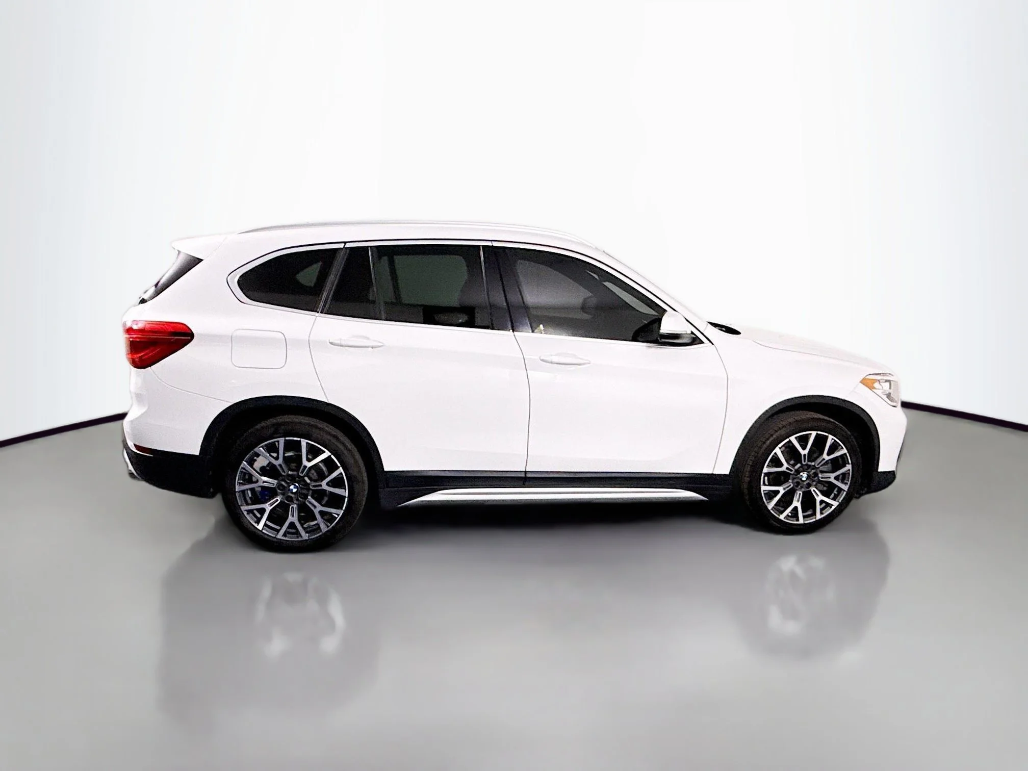 Used 2021 Alpine White BMW sDrive28i image 8