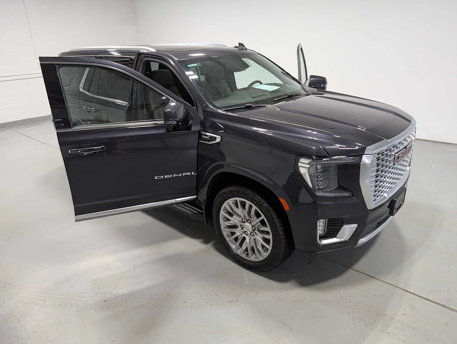 Used 2023 Titanium Rush Metallic GMC Denali image 15
