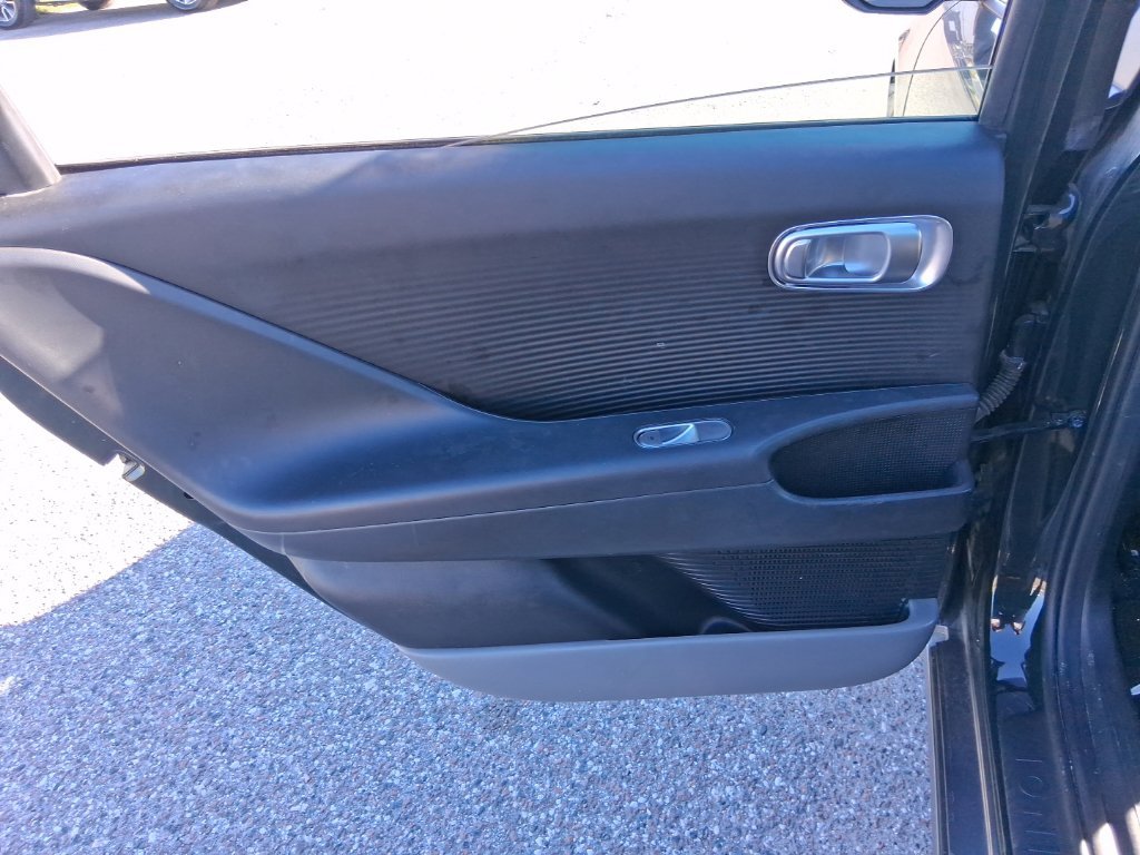 Used 2023 Green Hyundai SE image 14