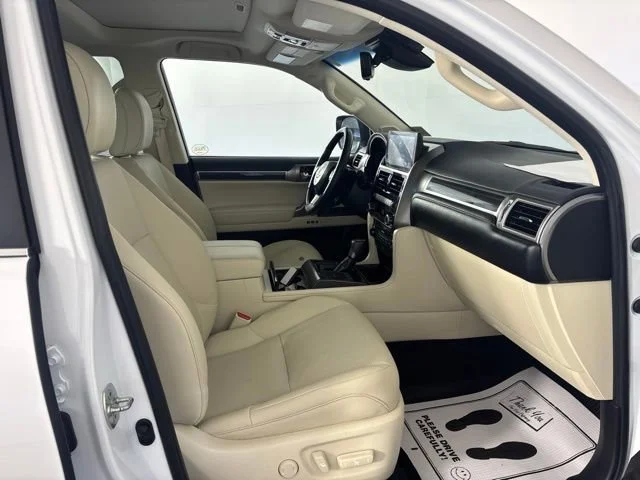 Used 2023 White Lexus GX 460 Premium image 34