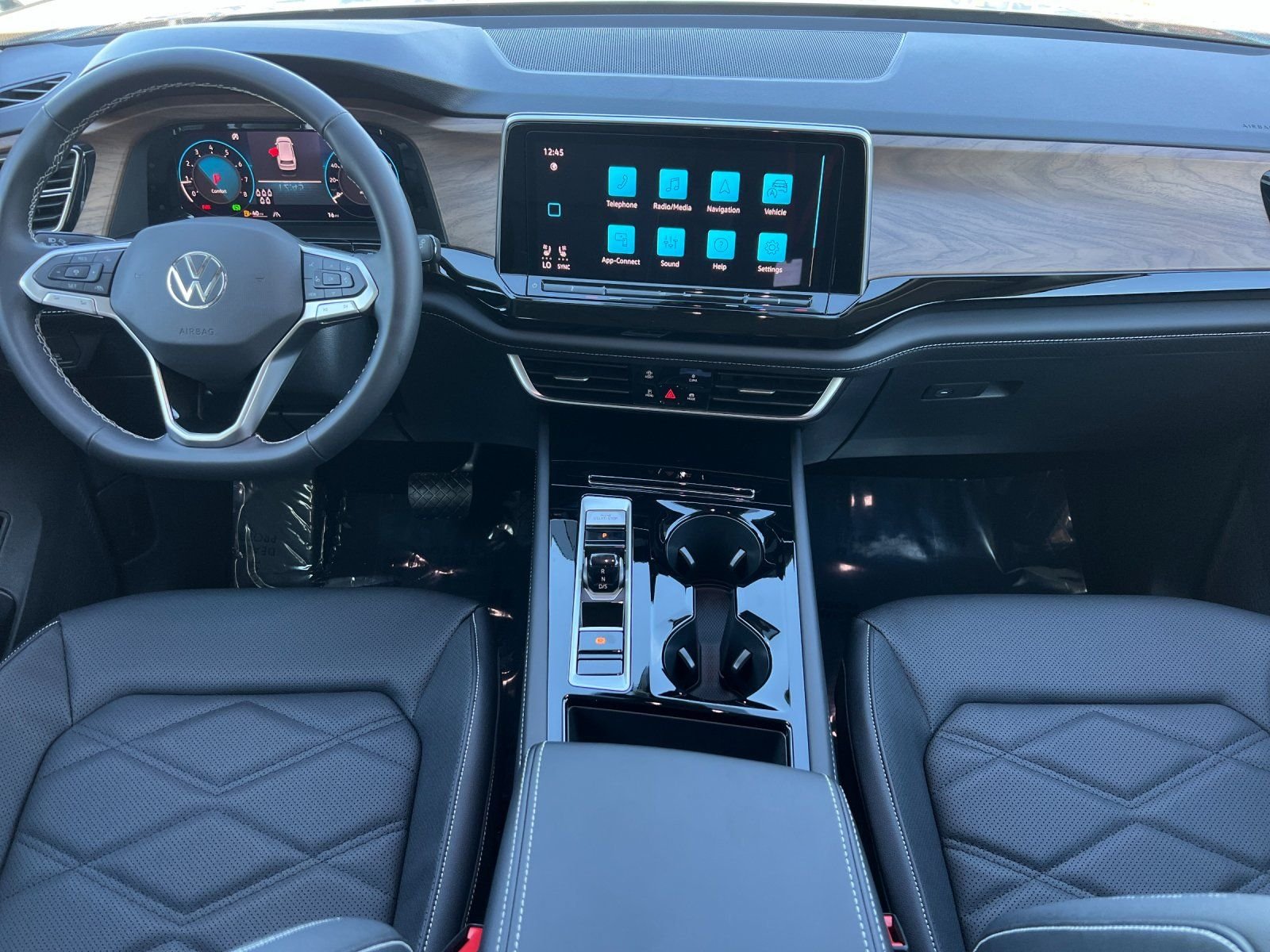 New 2026 Opal White Pearl Volkswagen SE w/Technology image 12
