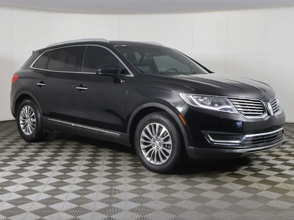 Used 2017 Black Lincoln Select image 45