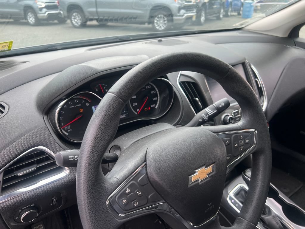 Used 2016 SILVER ICE METALLIC Chevrolet LT image 10