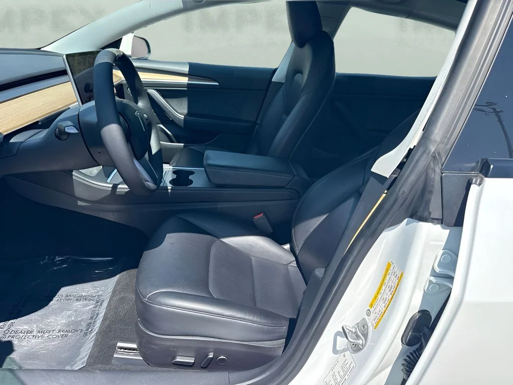 Used 2021  Tesla Standard Range Plus image 5