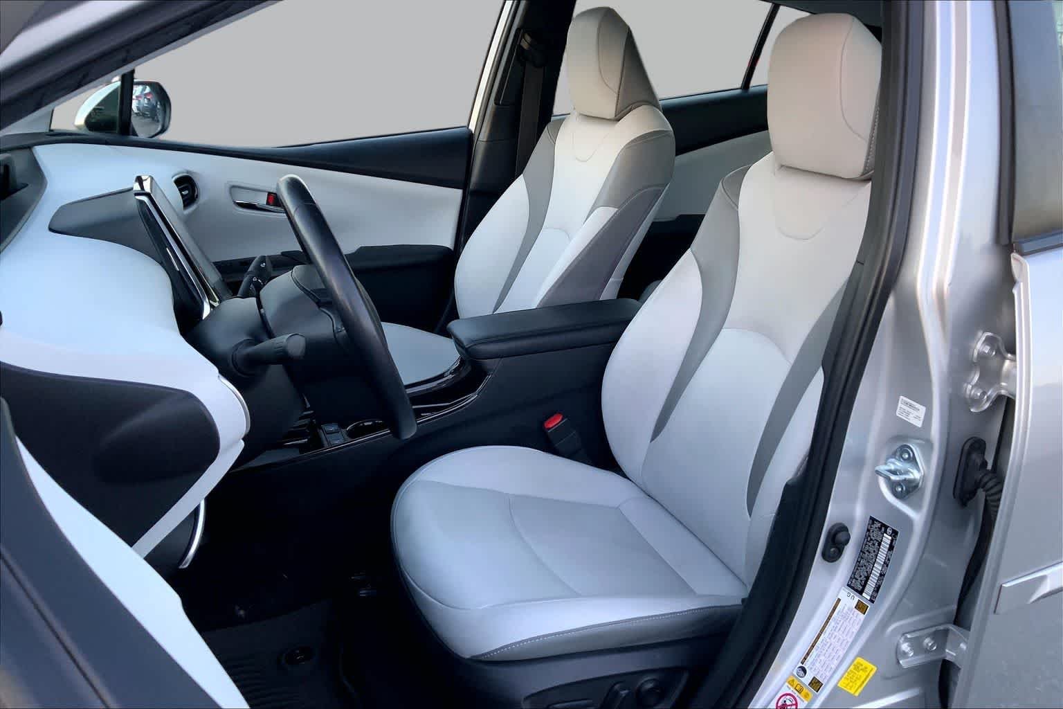 Used 2021 Classic Silver Metallic Toyota XLE image 8