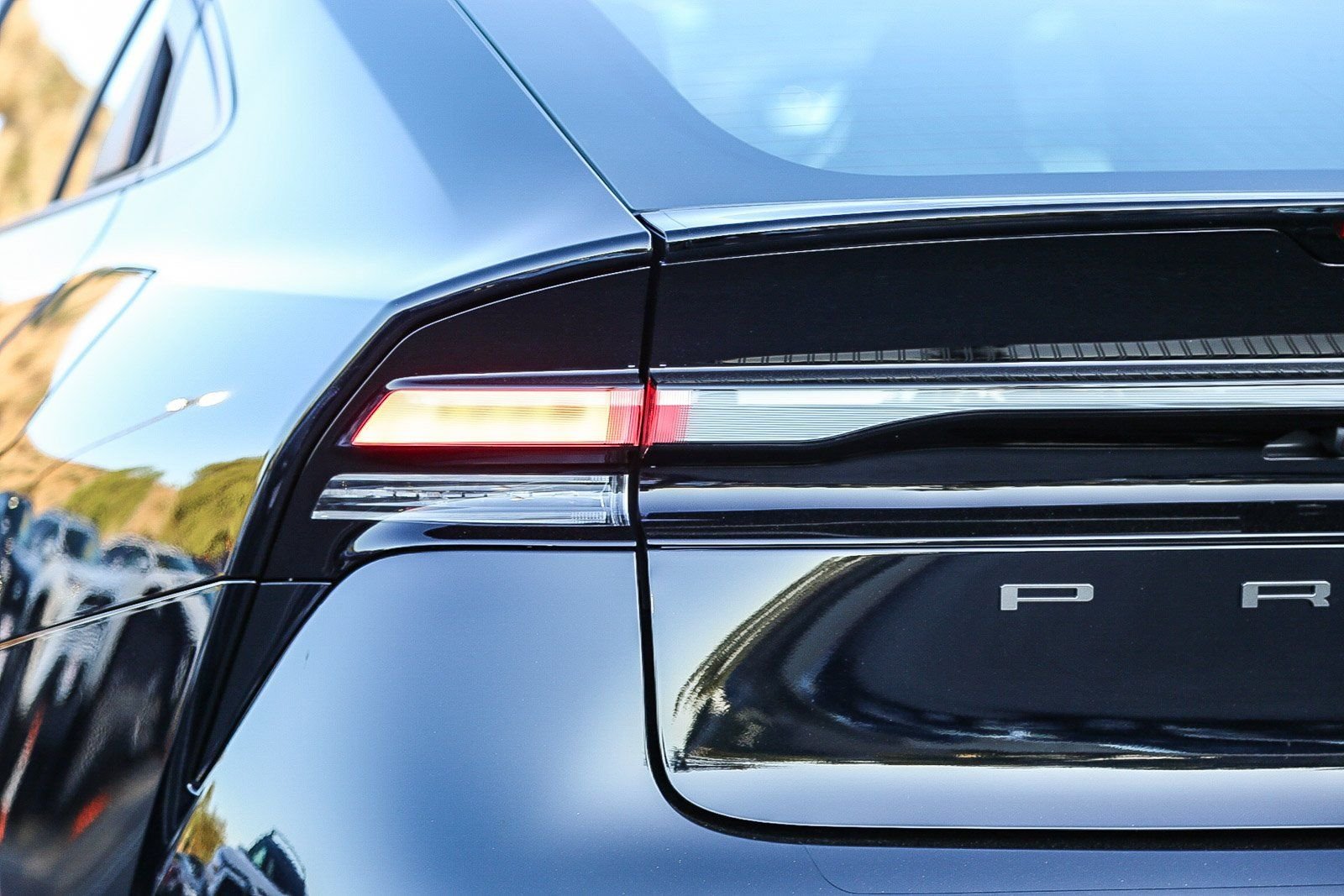 2026 Toyota Prius Plug-in Hybrid SE - Photo 9