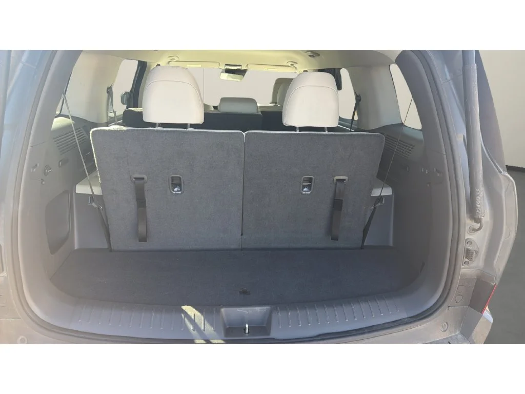 Used 2025 Gray Hyundai SEL image 9
