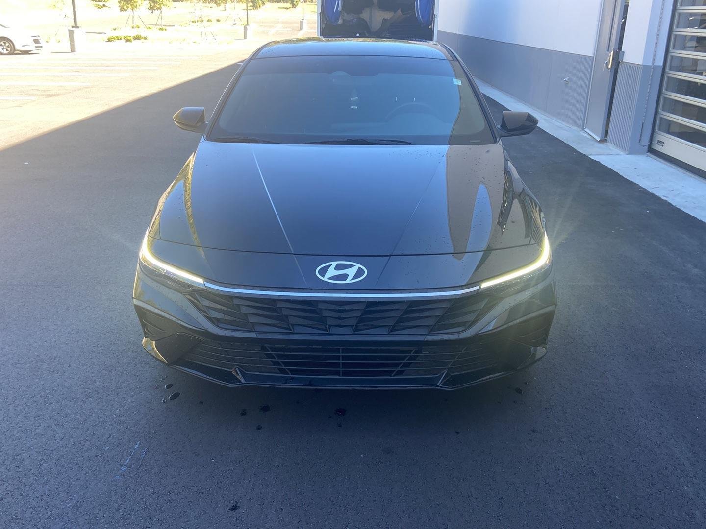 Used 2025 Abyss Black Hyundai SEL Sport image 2