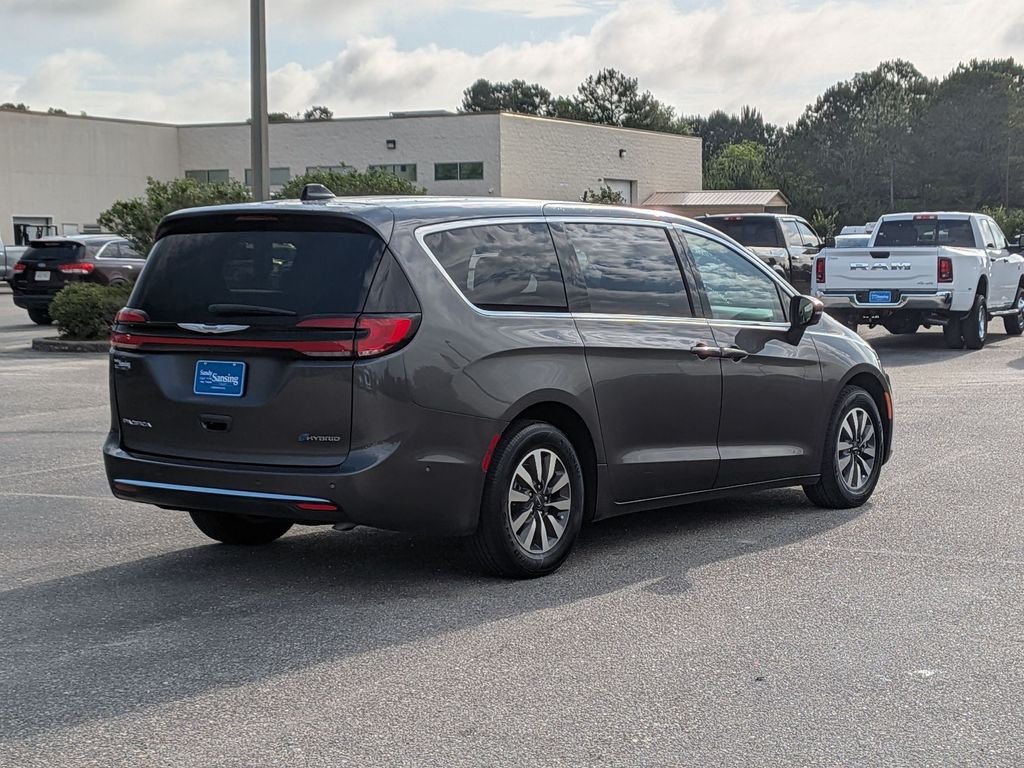 Used 2023 Gray Chrysler Touring L image 5