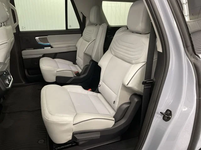 New 2026 Glacier Gray Metallic Tri-Coat Ford MAX Platinum® image 23