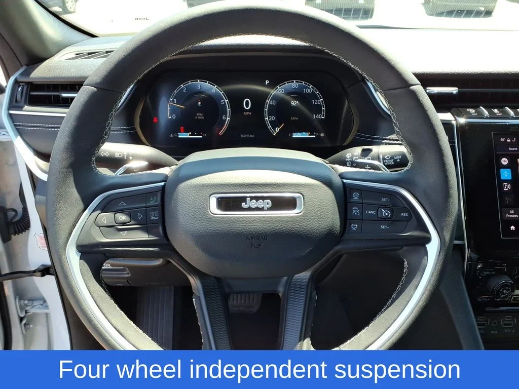 Used 2025 White/off-white Jeep Altitude image 11