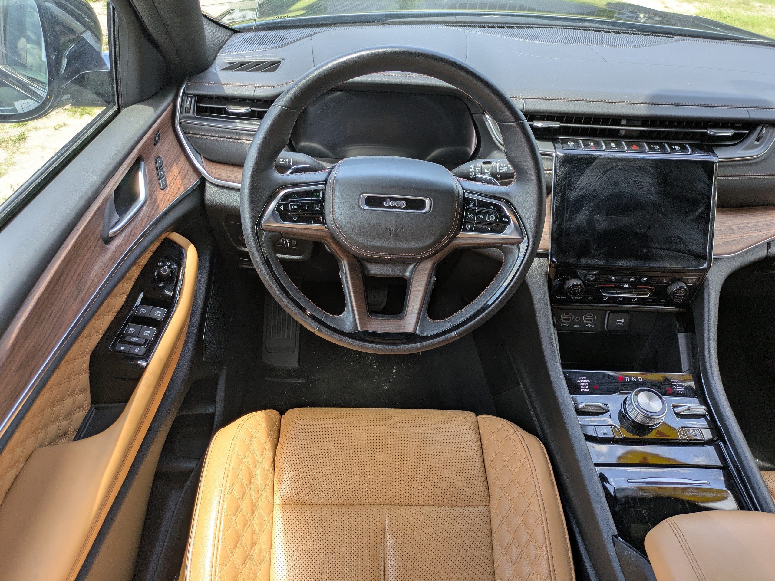 Used 2024 Diamond Black Crystal Pearlcoat Jeep Summit image 14