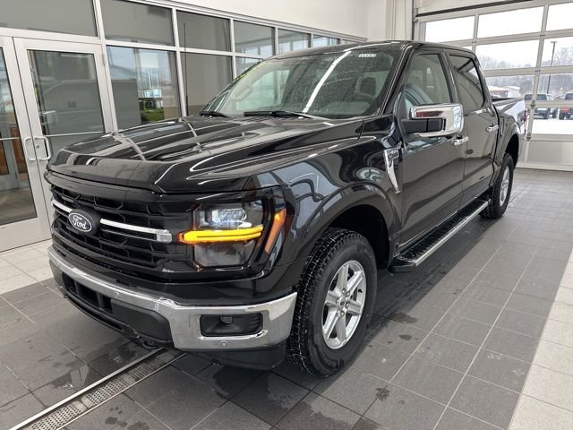 Used 2025 Agate Black Metallic Ford XLT image 3