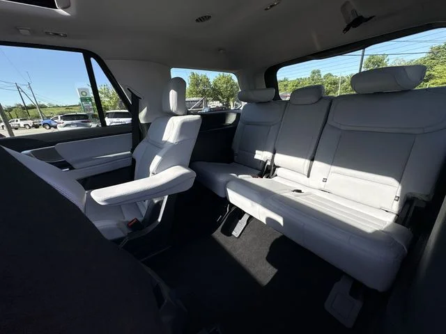 Used 2025 White Ford Platinum image 25