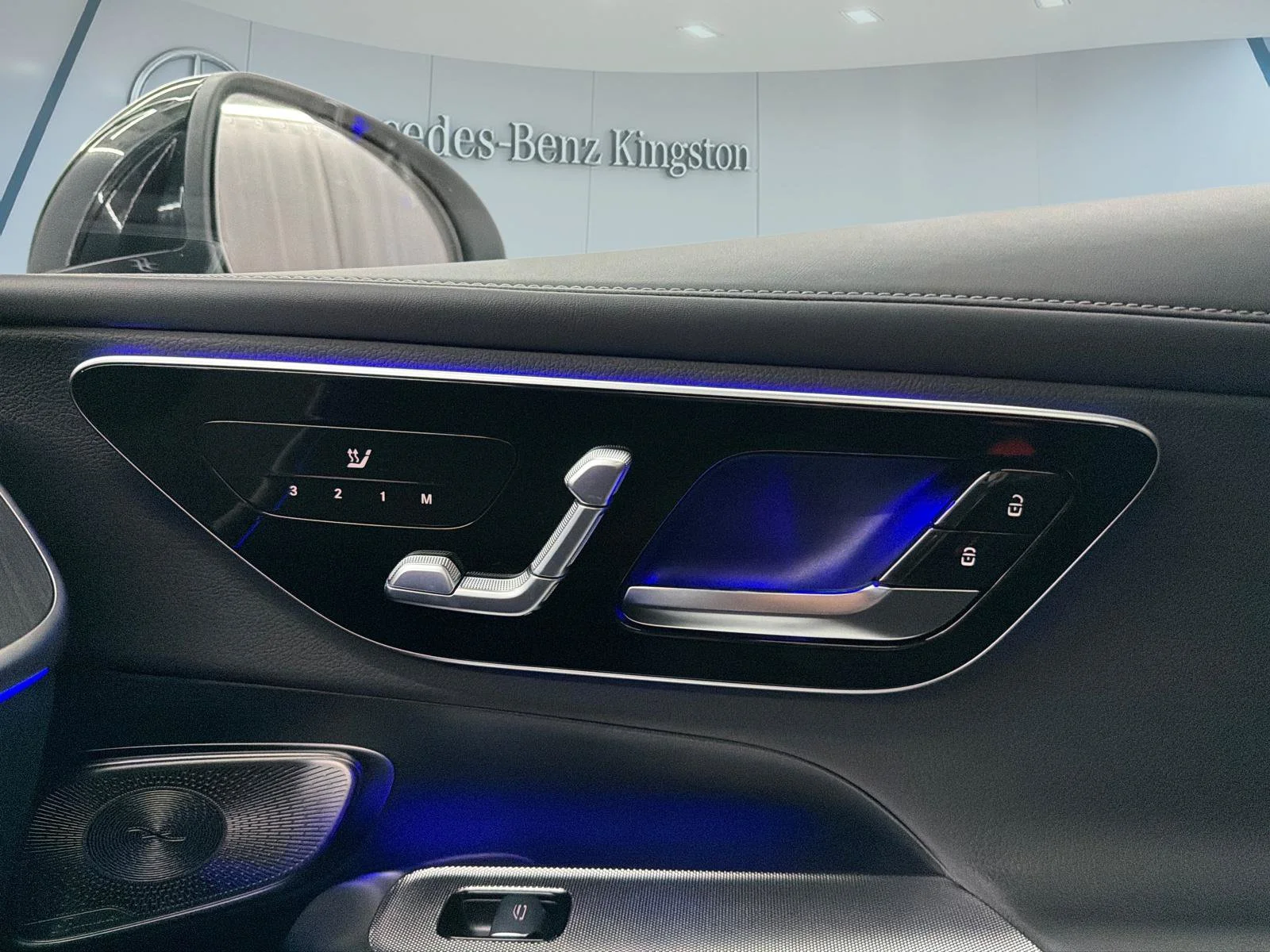 New 2027 White Mercedes-Benz GLC 300 image 20