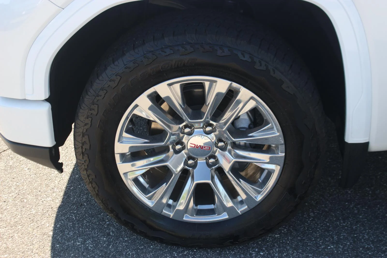 Used 2025 White Frost Tricoat GMC Denali image 41