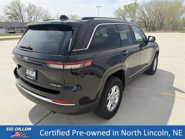 Used 2023 Diamond Black Crystal Pearlcoat Jeep Laredo image 8